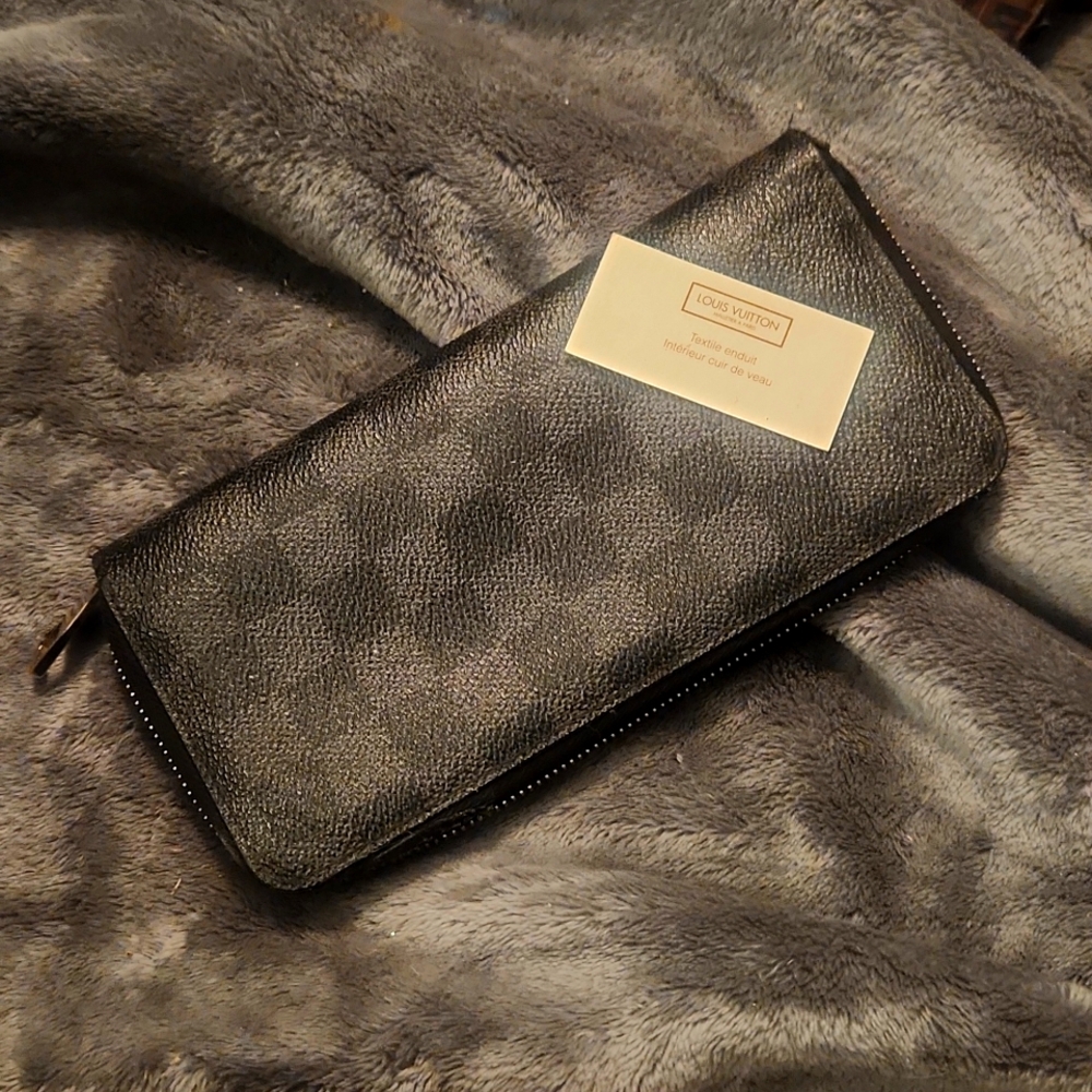 Louis vuitton zippy wallet